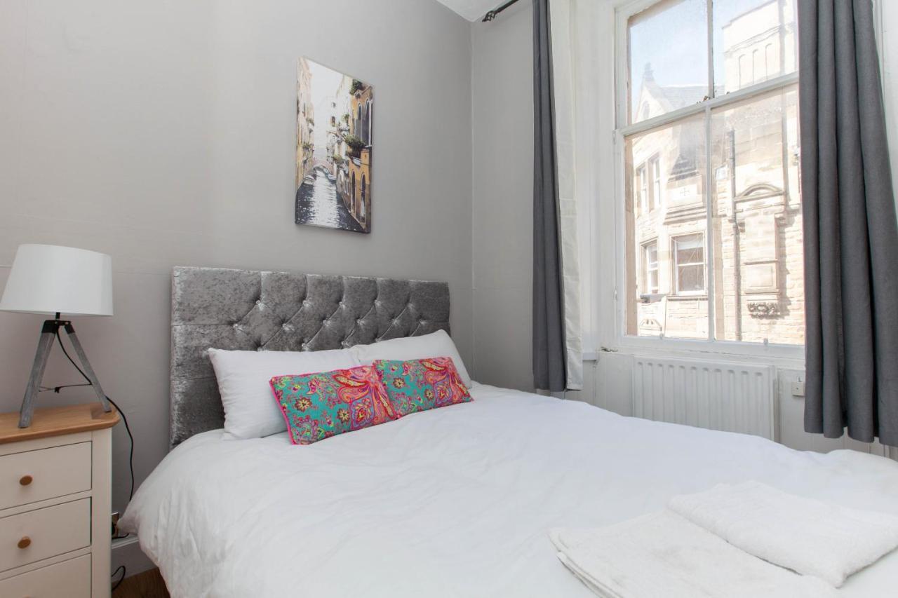 Bright & Homely City Centre Apartment Near Holyrood Edinburgh Exterior photo