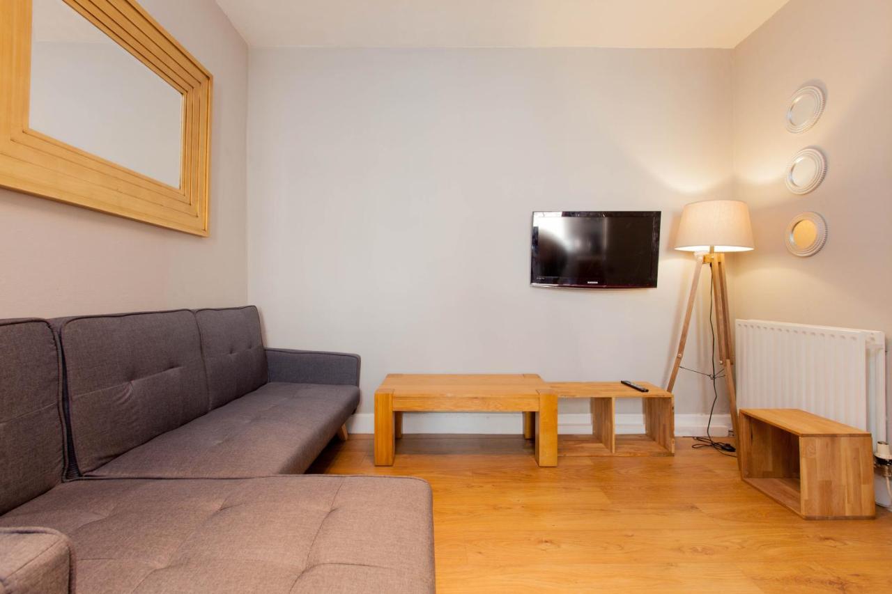Bright & Homely City Centre Apartment Near Holyrood Edinburgh Exterior photo