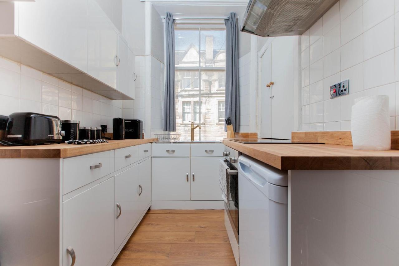 Bright & Homely City Centre Apartment Near Holyrood Edinburgh Exterior photo