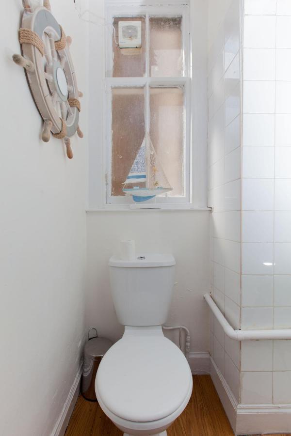 Bright & Homely City Centre Apartment Near Holyrood Edinburgh Exterior photo